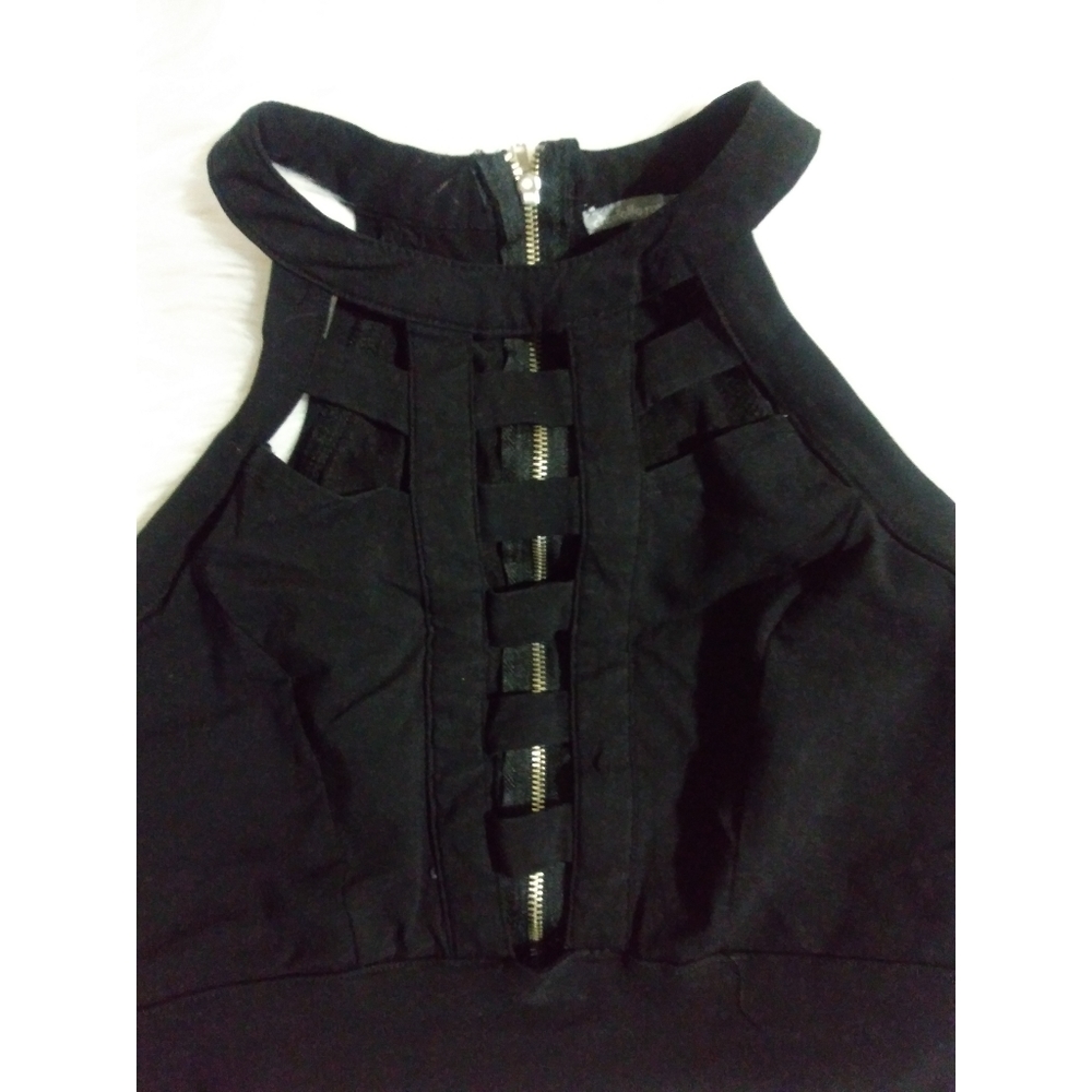Charlotte Russe Crop Top - Picture 2 of 4